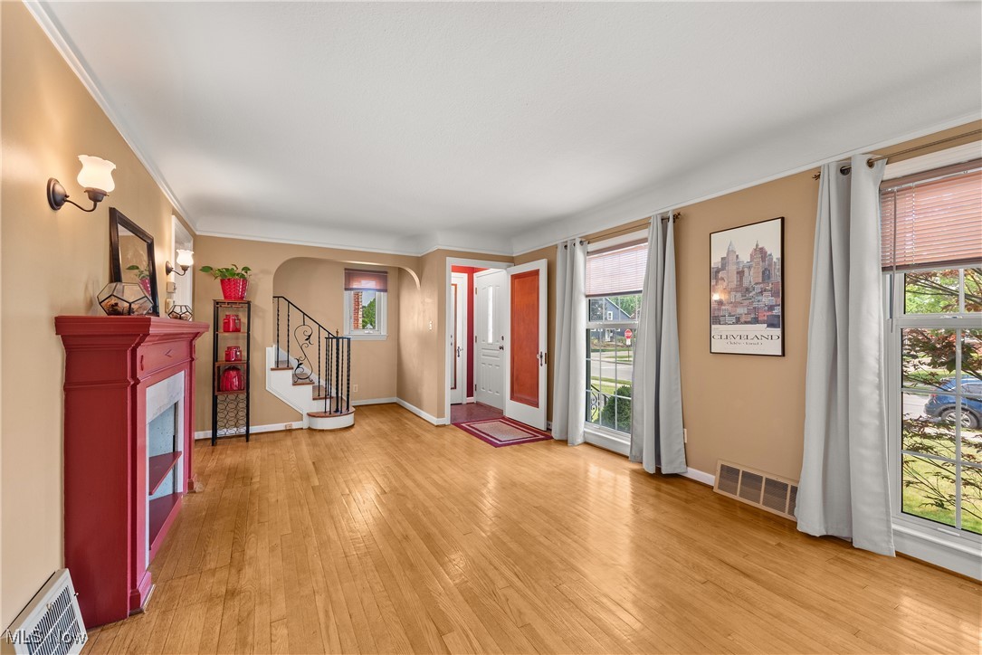 Cleveland, Ohio 44111, United States, 3 Bedrooms Bedrooms, ,1 BathroomBathrooms,Residential,Pending,154665