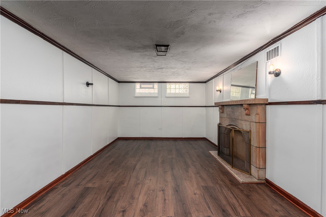 Cleveland, Ohio 44111, United States, 3 Bedrooms Bedrooms, ,1 BathroomBathrooms,Residential,Pending,154665