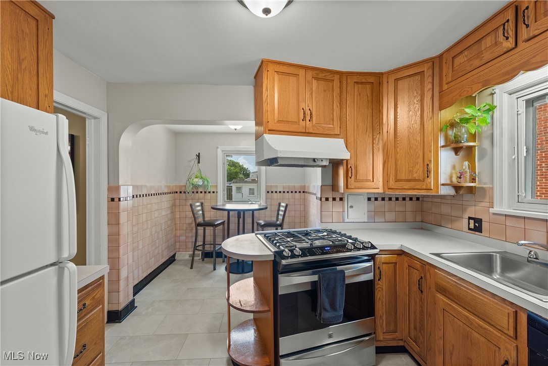 Cleveland, Ohio 44111, United States, 3 Bedrooms Bedrooms, ,1 BathroomBathrooms,Residential,Pending,154665