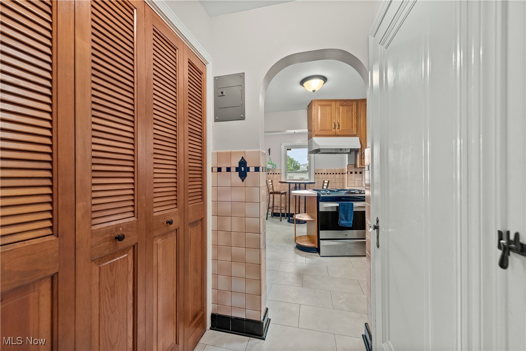 Cleveland, Ohio 44111, United States, 3 Bedrooms Bedrooms, ,1 BathroomBathrooms,Residential,Pending,154665