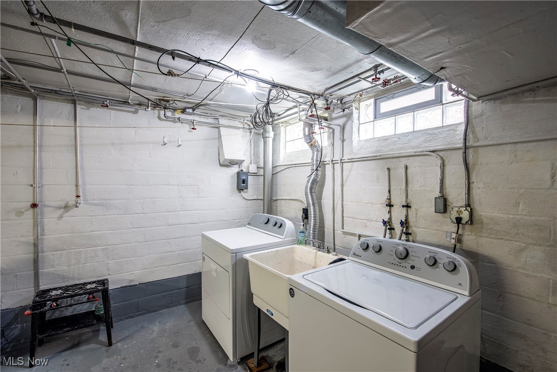 Cleveland, Ohio 44111, United States, 3 Bedrooms Bedrooms, ,1 BathroomBathrooms,Residential,Pending,154665