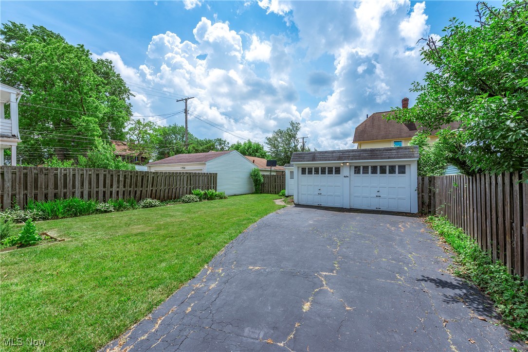 Cleveland, Ohio 44111, United States, 3 Bedrooms Bedrooms, ,1 BathroomBathrooms,Residential,Pending,154665