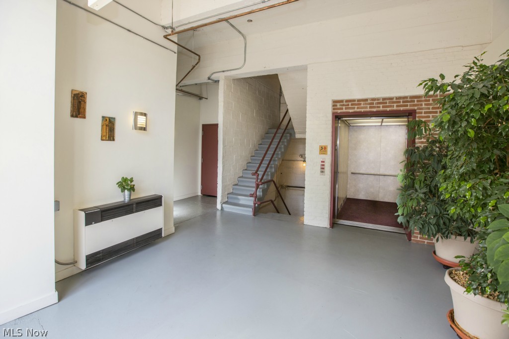 J H Webster Assignee & Mabel W - Residential