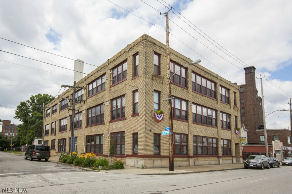 J H Webster Assignee & Mabel W - Residential