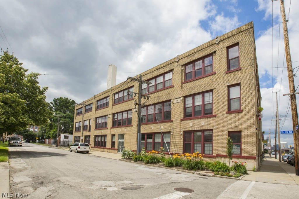 J H Webster Assignee & Mabel W - Residential