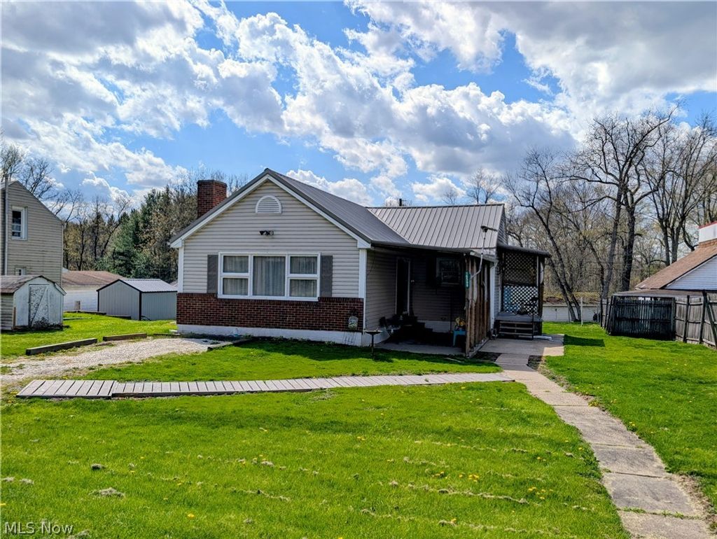 Photo of 16599 Glenn Street, East Liverpool, OH 43920 (MLS # 5201134)