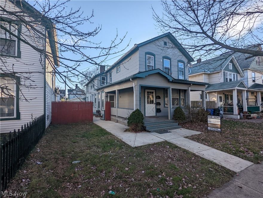 Fall Application Blowout SALE! All applications 50% off until end of 2022. Our Application is Always good for any of our listings! Apply Today with Confidence. 
Such a cutie!! This 1 bed/1 bath home comes with a full kitchen with gas stove and fridge included. Nice open living space. Spacious bedroom. New flooring has been placed throughout. Off street parking Aligned Properties is excited to offer our Resident Benefit Package, including Renters insurance, Credit Reporting, and Pest Share Extermination Services. The $40 monthly benefit is added to all leases
Call today, this property won't last.
Equal Housing Opportunity
Immediate Move in available
Existing Pets negotiable