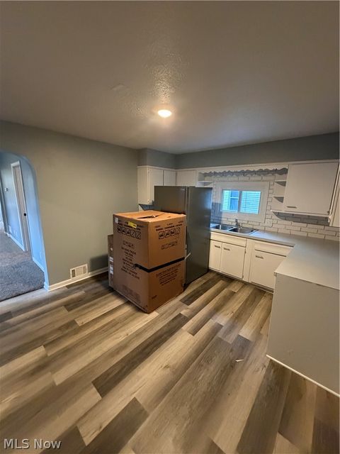 Tiny photo for 650 Kling Street, Akron, OH 44311 (MLS # 5187625)