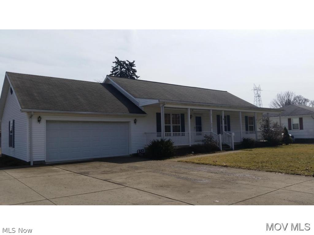 Pristine, and spotless, 2 BR 2BA home offering one floor living in Belpre OH. This home offers floored attic storage, open concept for entertaining and could have a 3rd BR if Laundry was converted back to bedroom. Great location and great opportunity. Elem: Belpre Elementary School Elem/Bus: Y JrHigh: Belpre Middle School JrHigh/Bus: Y High: Belpre High School High/Bus: Y Fire: VOL Police: CTY ;SQFT=Fin L1:1275, Fin Above:1275, Fin Total:1275, Unfin Above:0;GAR= 2 Car Att