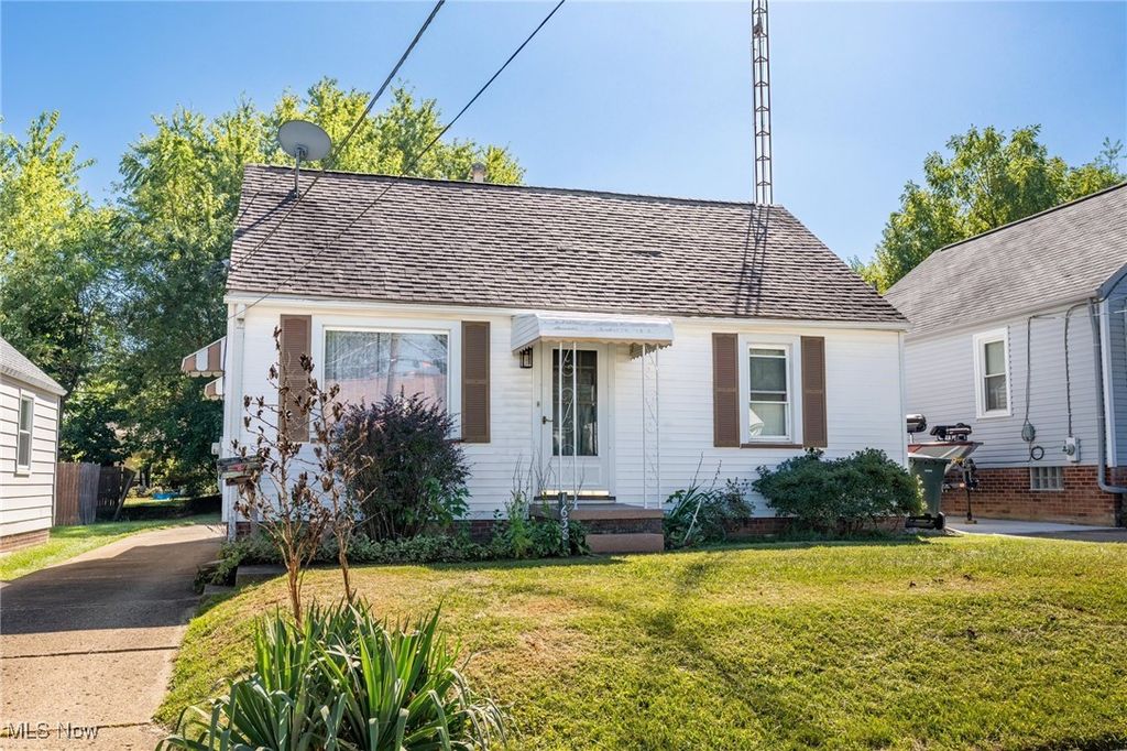 Photo of 1638 Warrick Place NE, Canton, OH 44714 (MLS # 5174911)