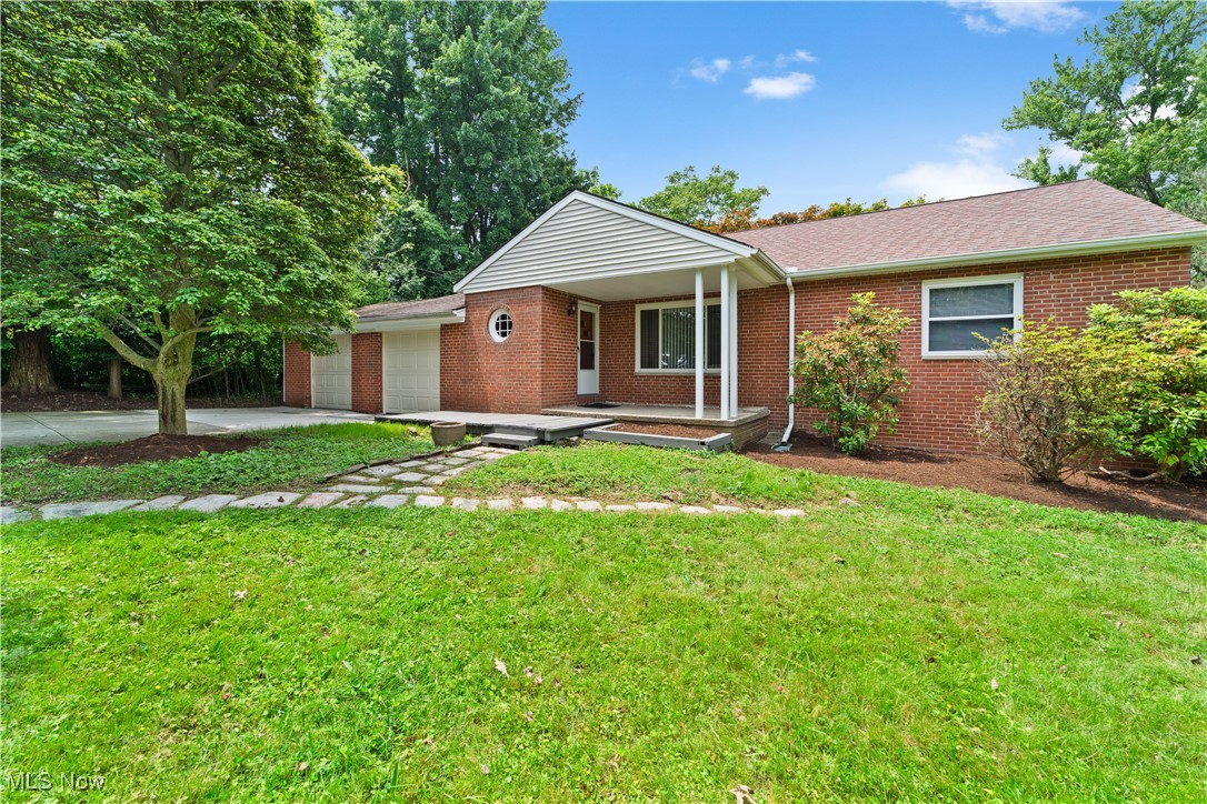 FANTASTIC 2 BEDROOM 1.5 BATH RANCH IN HIGHLAND HEIGHTS !!! CONVENIENT LOCATION TO HIGHWAY, SCHOOLS AND SHOPPING CENTERS. BEAUTIFUL LARGE LOT. HOME FEATURES AN OPEN FLOOR PLAN WITH SPACIOUS BEDROOMS, HARD WOOD FLOORS AND UDPATED KITCHEN AND BATHS. MANY UPDATES INCLUDE ELECTRIC AND ROOF. 2 CAR ATTACHED GARGAGE.
CALL TODAY TO SCHEDULE A SHOWING !