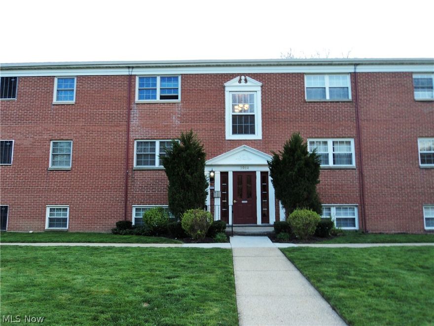 Don't miss out on this 2 Bedroom condo with In-Suite laundry!  Super clean, and freshly painted through-out! Large Master with huge walk-in closet and vanity dressing area with sink!  Newer windows! Newer furnace and water heater (5 years old)!  Includes Garage Space with Opener!  Both dogs and cats allowed!  Perfect place to make your own - stop renting and  make this place yours!