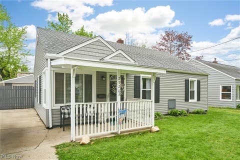 Homes For Sale - 2526 Edgebrook Avenue<br/> Summit County, Akron, OH 44312