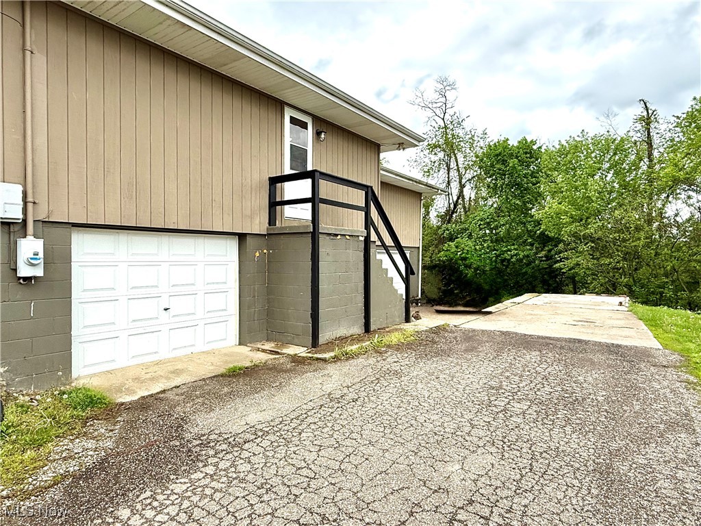 54981 Lawvers Drive, Bridgeport, Ohio image 5