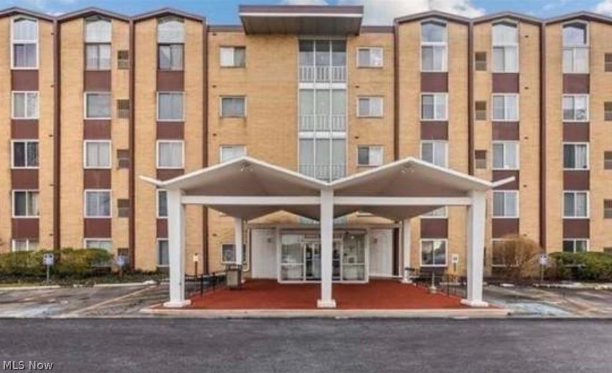 Conveniently located 2- bedroom, 1- bathroom apartment in a highly desirable area just steps from the mall, local shopping, and a wide variety of restaurants. The location also offers easy access to public transportation, highways, and is near the local recreation center, making it ideal for an active and convenient lifestyle. The building features shared laundry facilities on every floor and a party room available for tenant use. A great opportunity to live in a vibrant. well- connected neighborhood with everyday conveniences right outside your door.