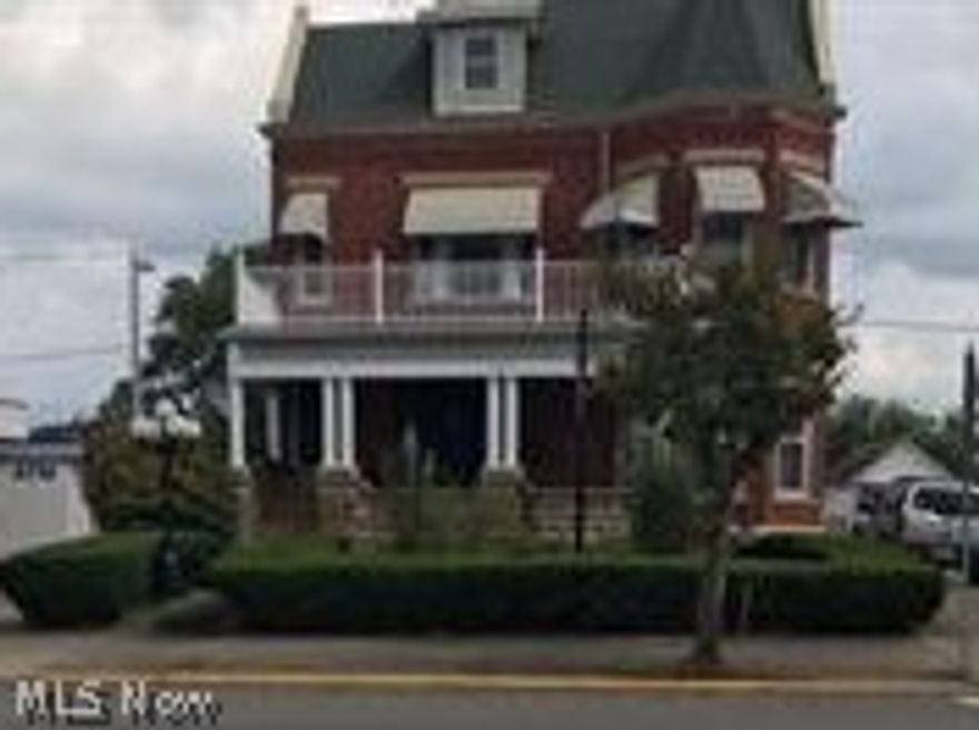 Nice 3 bedroom, 2nd floor spacious apartment, private entrance. Apartment offers washer, dryer, range, refrigerator.  Off street parking. Owner pays gas, water, sewer, & trash bills.  Tenant pays own electric.