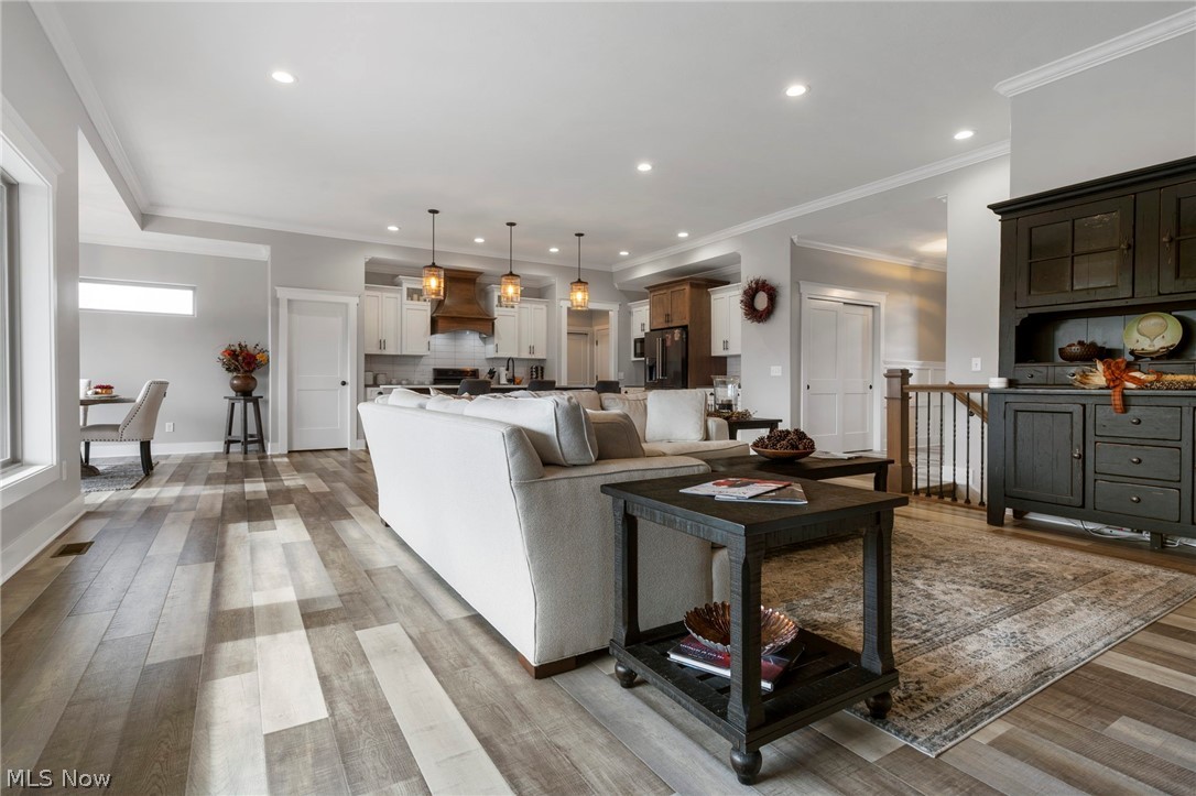 Whole/Lk Ospgs Village - Residential