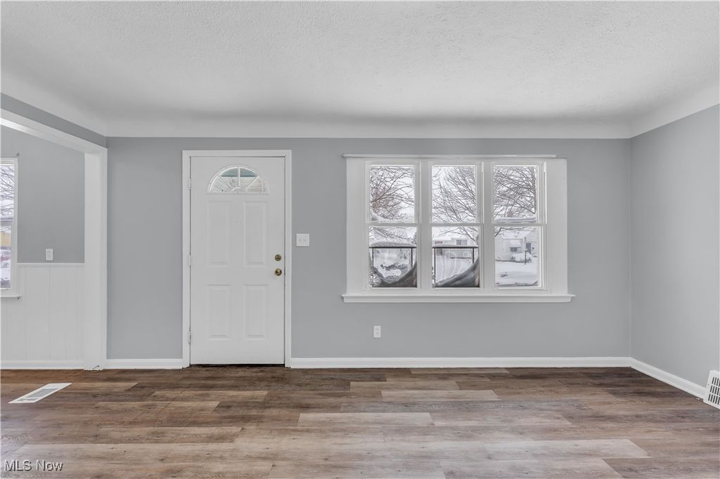 Photo of 15304 Benhoff Drive, Maple Heights, OH 44137 (MLS # 5183394)