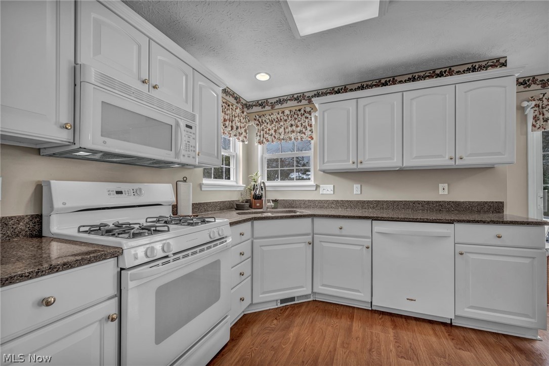 Lakeside Vill - Residential