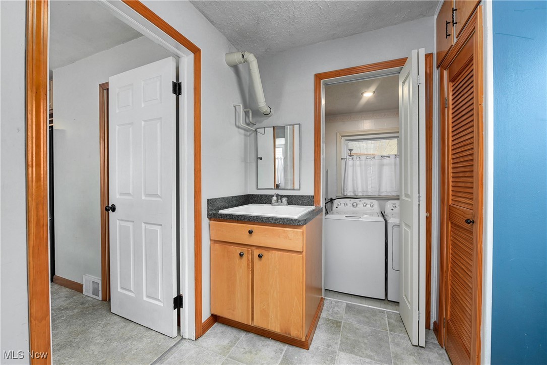 24275 Smith Avenue, Westlake, Ohio image 21