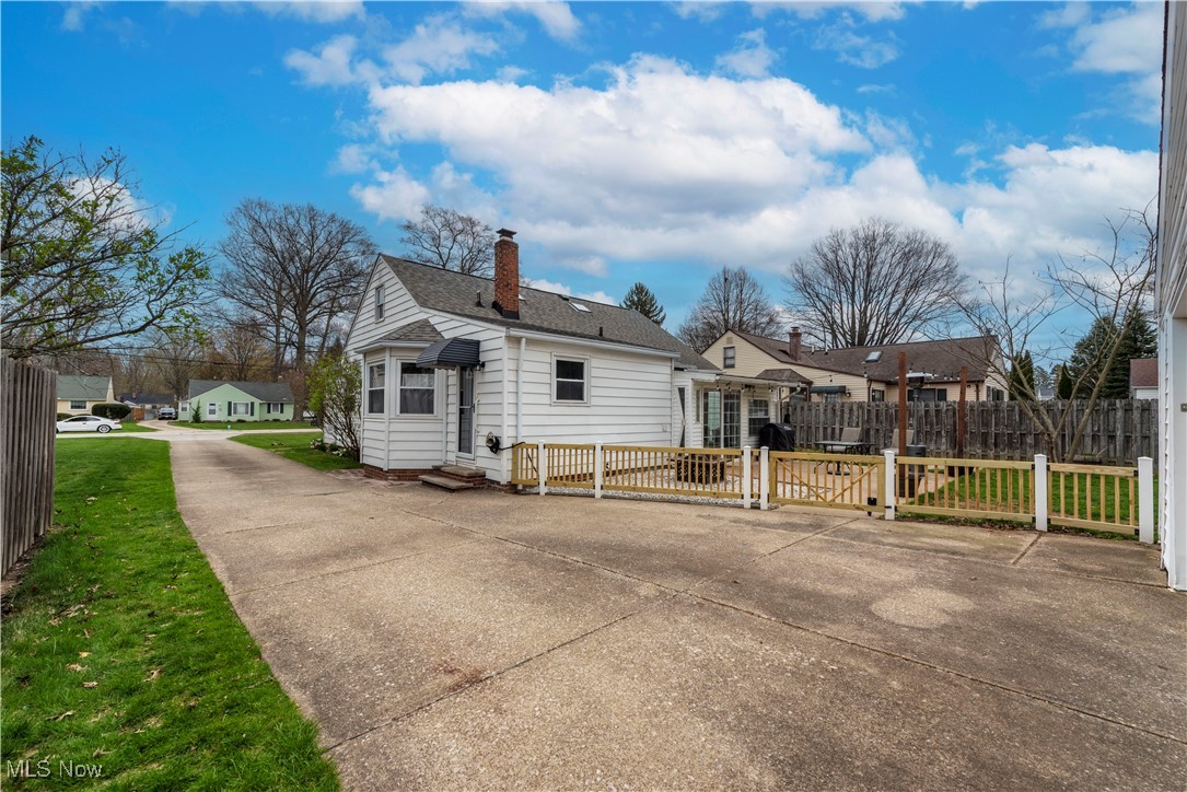 24275 Smith Avenue, Westlake, Ohio image 14