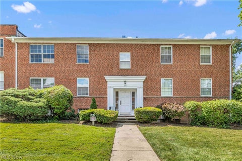 Condo For Sale - 3279 Warrensville Center Road #3A<br/> Beachwood, OH 44122