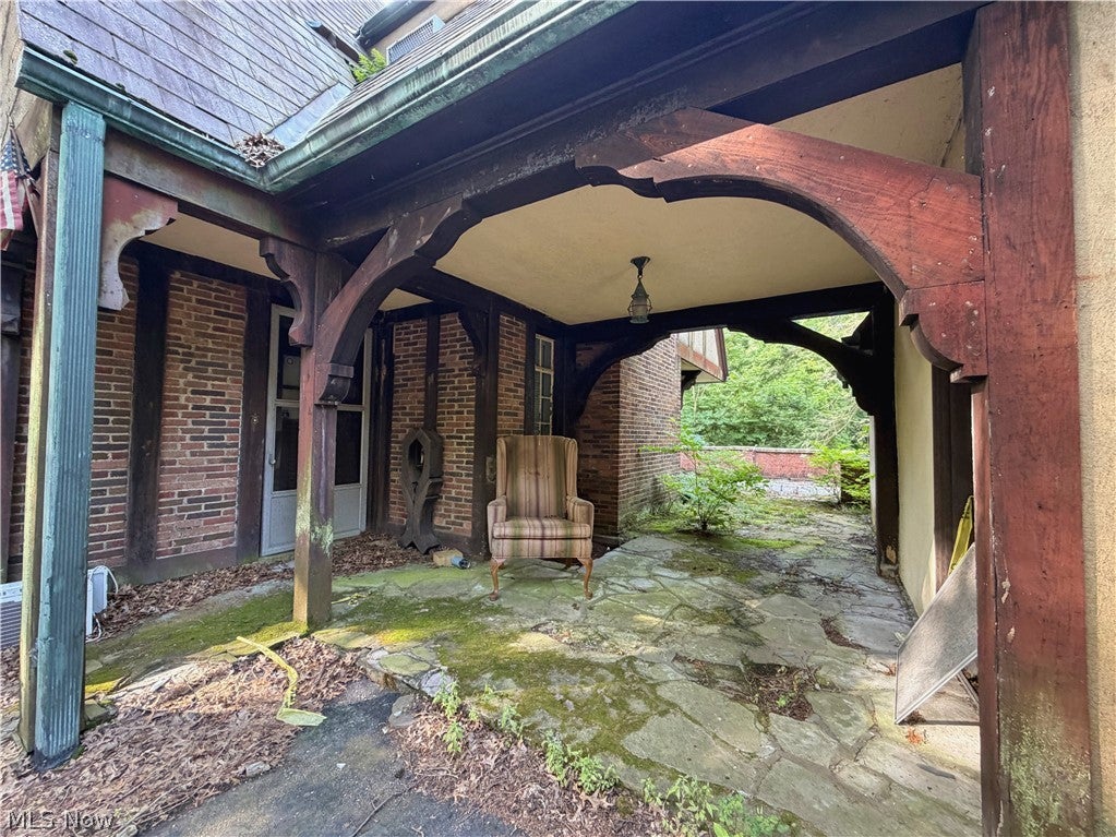 946 Park Boulevard W