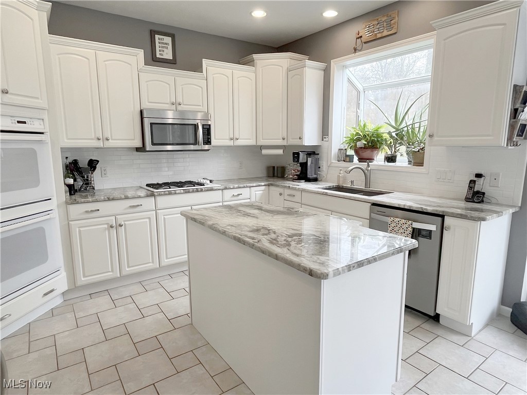 5685 Deer Creek Drive, Willoughby, Ohio image 17