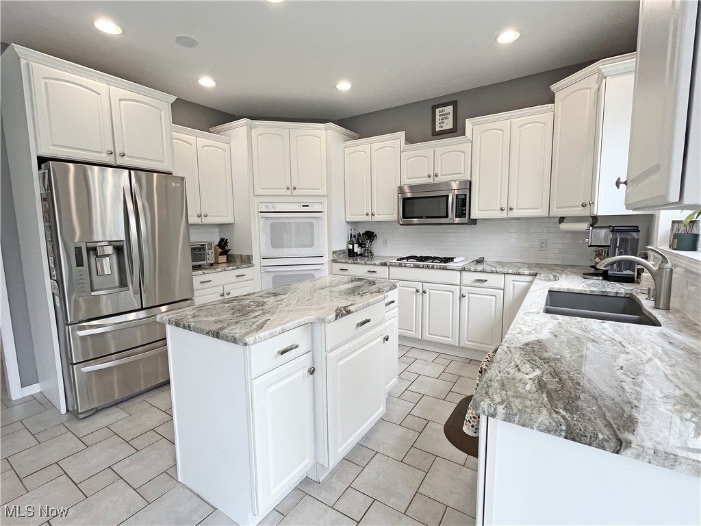 5685 Deer Creek Drive, Willoughby, Ohio image 16