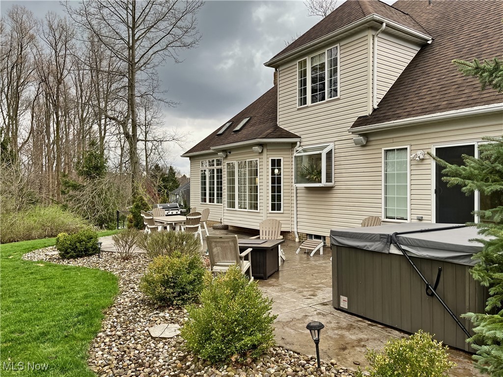 5685 Deer Creek Drive, Willoughby, Ohio image 4