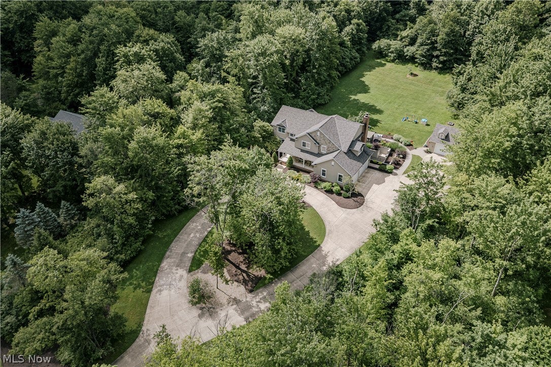 7775 Woodlands Trail