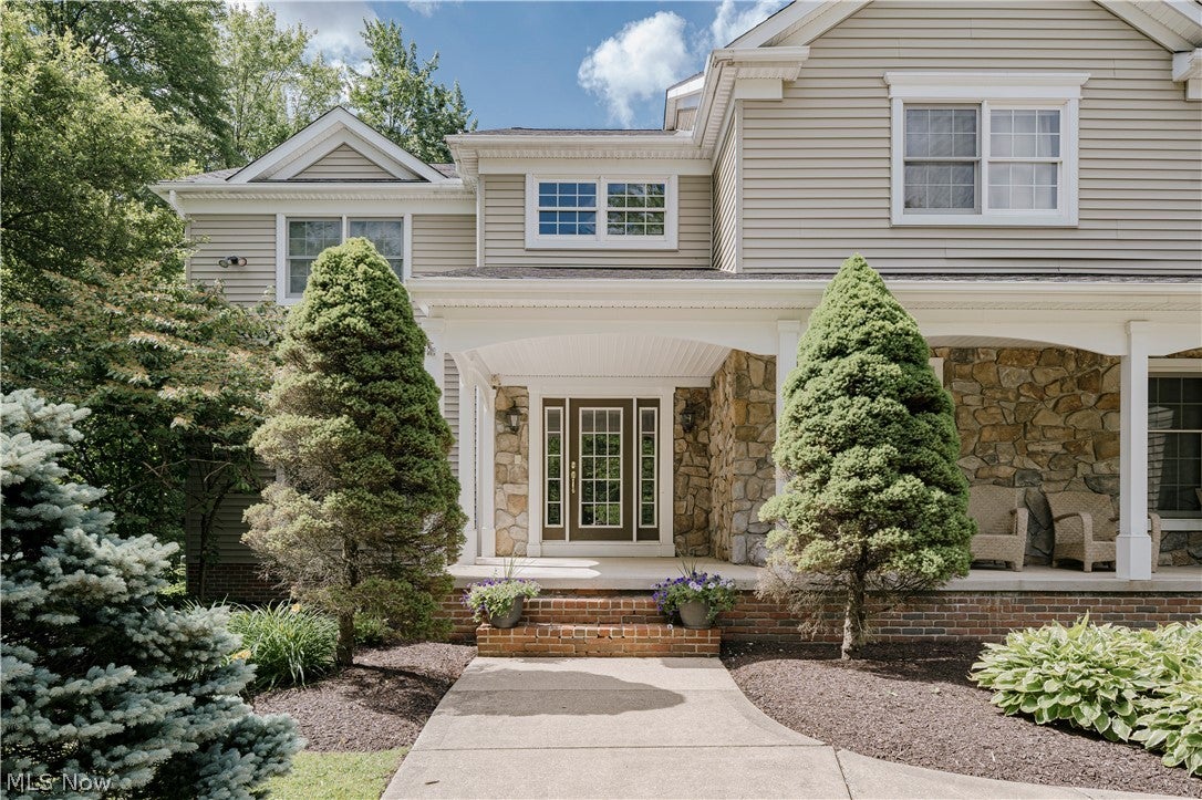 7775 Woodlands Trail