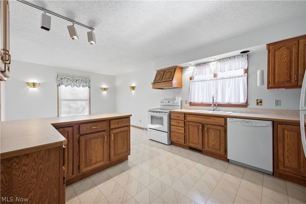 Photo of 361 Hilltop Boulevard, Canfield, OH 44406 (MLS # 5188584)