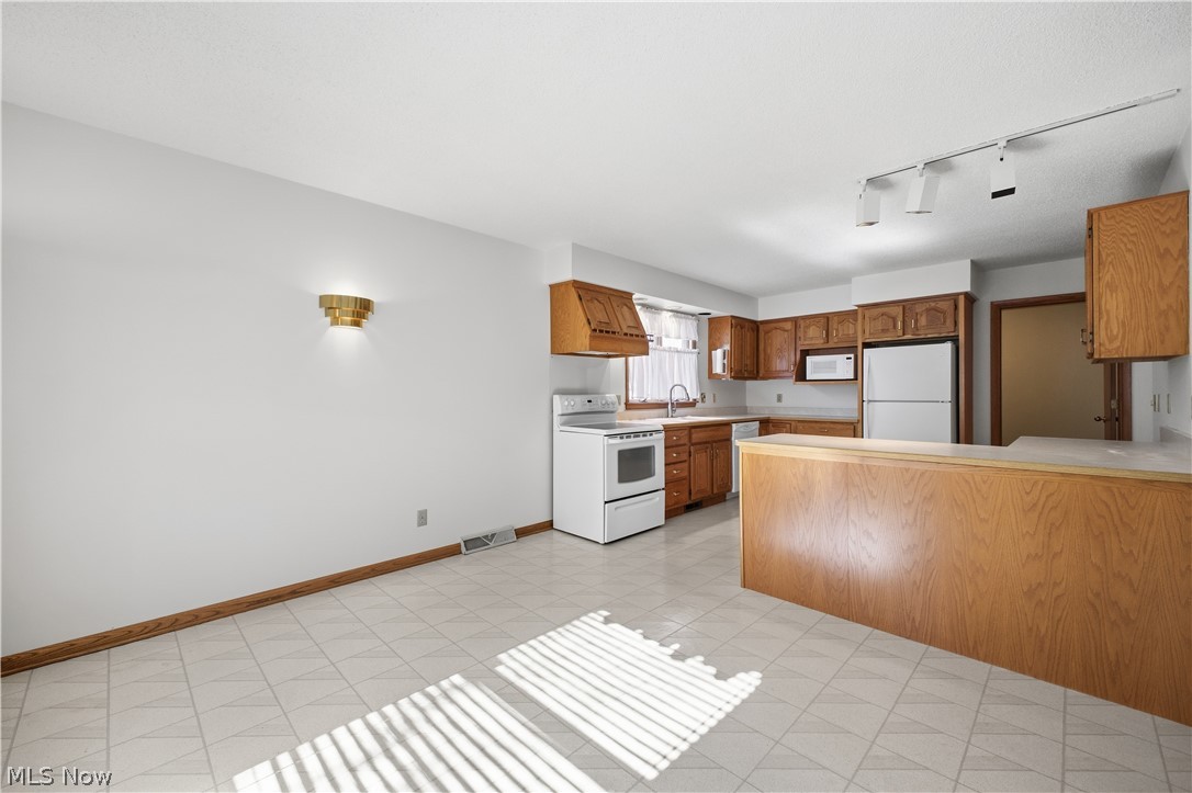 Hilltop Corner Condos - Residential