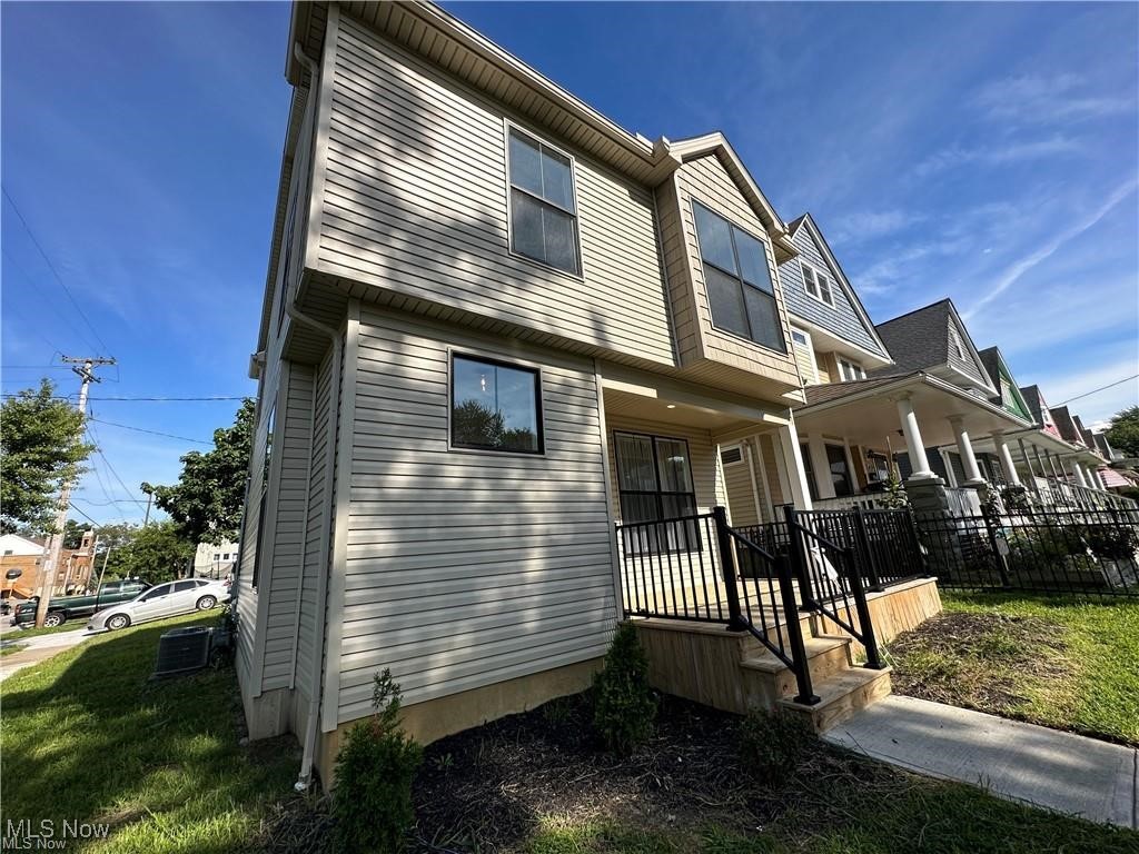 1435 E 108th Street