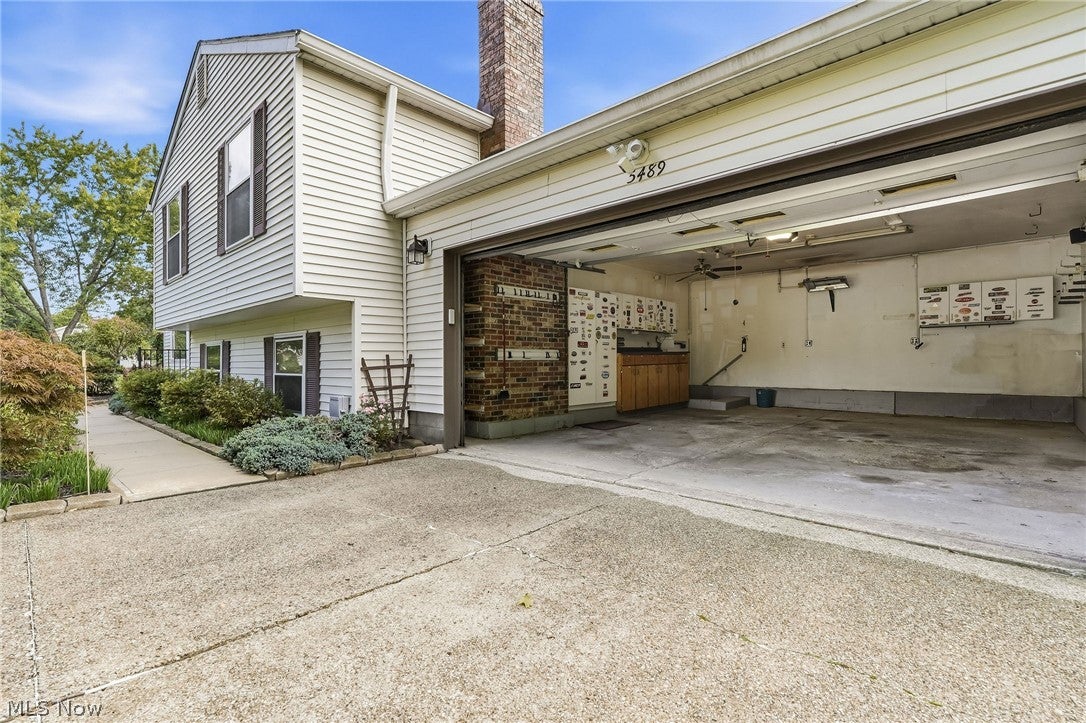 5489 Young Road