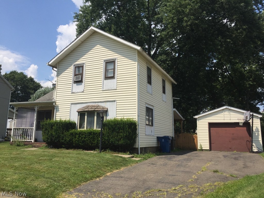 3 BR, 2 Bath Two Story Home, Nice Secluded Back Yard w/Giant Wooden Play Set, First floor Bedroom (Mother-in-law Suite) has Full Bath, Gas Fireplace & Entrance to Back Yard. The Main Bath has Jetted Tub, Lots of Storage, Master has Built-in Dresser & 2 Closets, Dryer Hook up is Electric, Stove is Gas. SHORT SALE