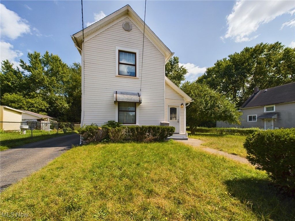 Photo of 447 Spaulding Street, Akron, OH 44310 (MLS # 5177376)