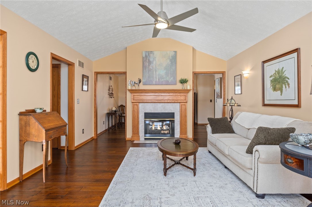 Villas Sterling Oaks Condo - Residential