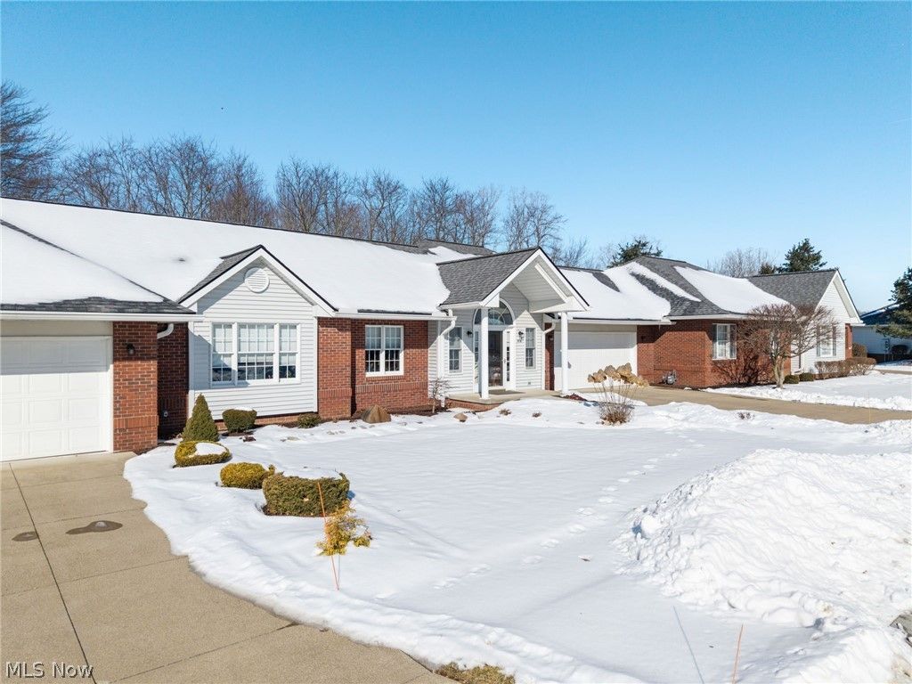 Photo of 976 Rosemarie Circle, Wadsworth, OH 44281 (MLS # 5187167)