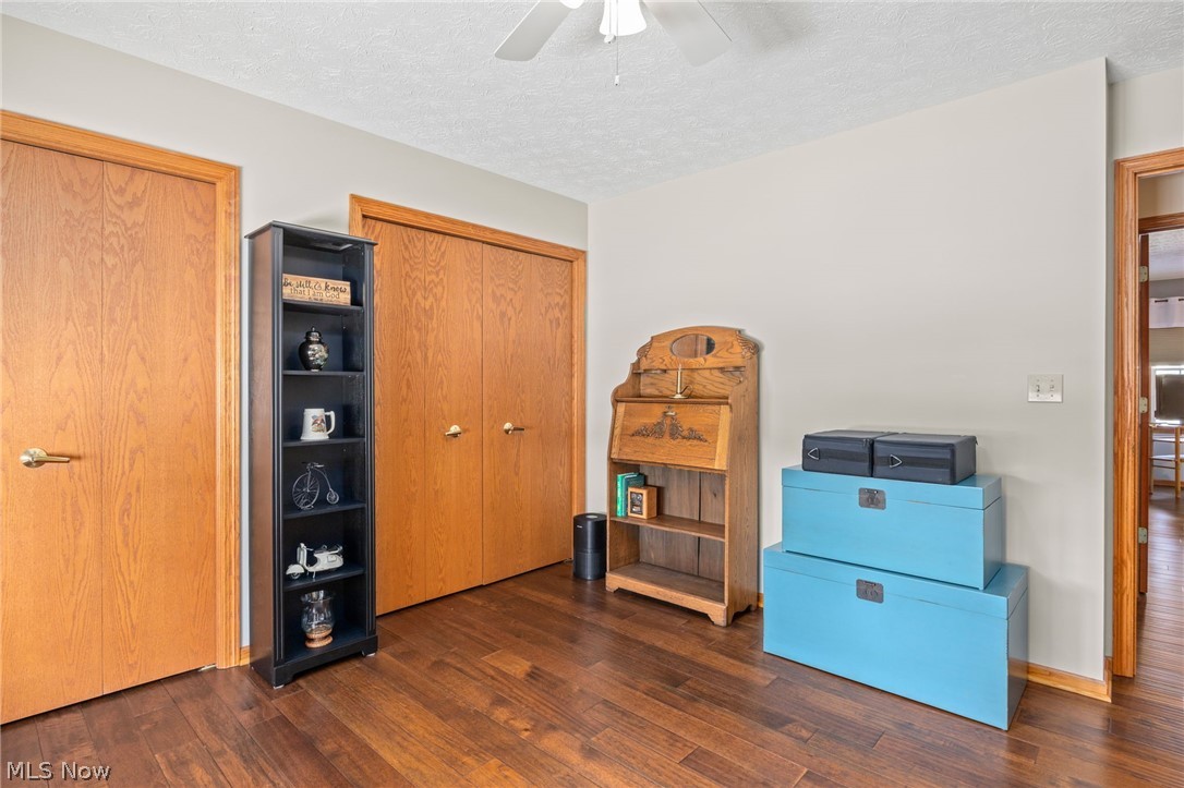 Villas Sterling Oaks Condo - Residential