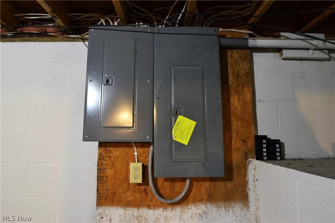 Road Island Lakes - Residential