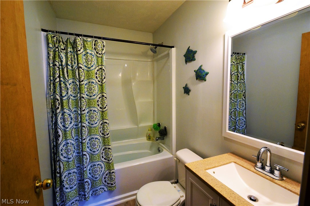 Road Island Lakes - Residential