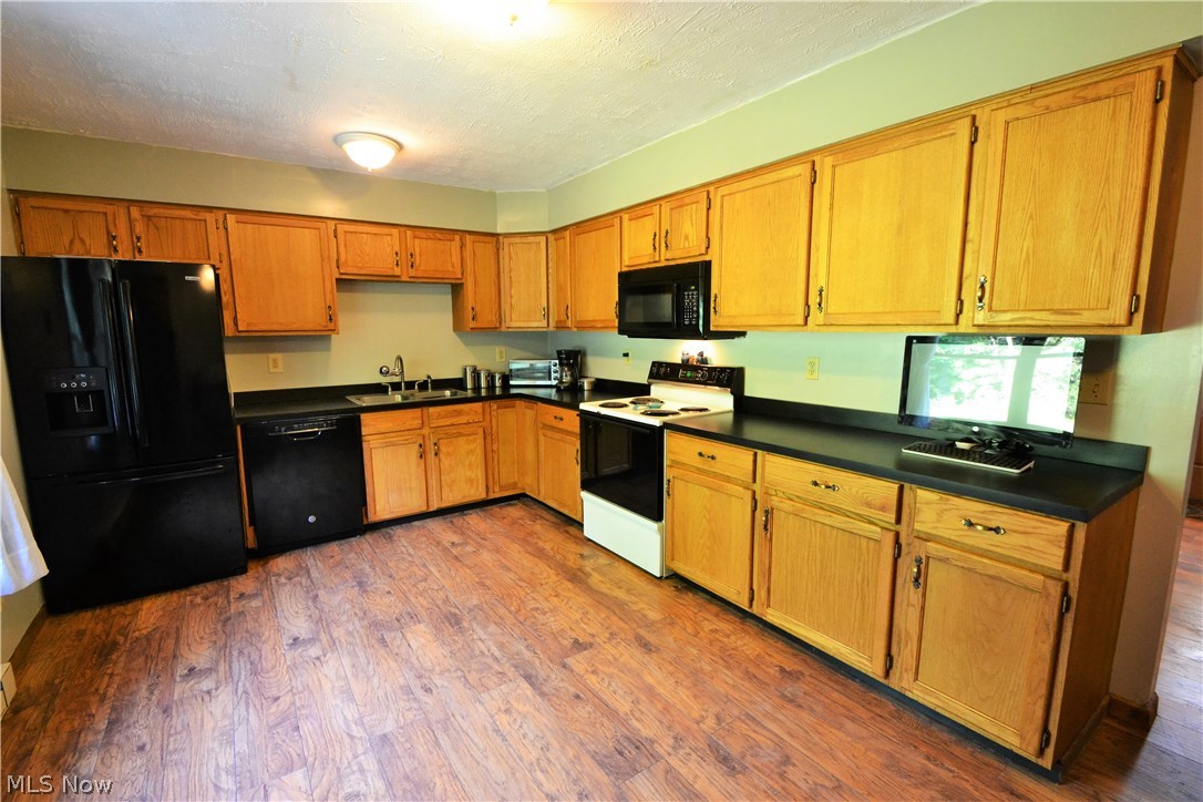 Road Island Lakes - Residential