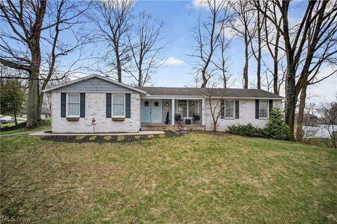 Homes For Sale - 2053 Ironwood Circle<br/> Stark County, Massillon, OH 44646