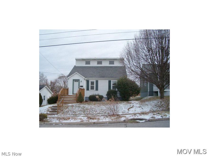 1 1/2 story in good area of North Parkersburg. 4 large bedrooms (2 on 1st floor), open floor plan in kitchen & family room area, GFA/CA 2 years old & 1st floor remodeled in 2008.  Elem: Emerson Elementary School  Elem/Bus: N  JrHigh: Hamilton Jr. High School  JrHigh/Bus: N  High: Parkersburg High  High/Bus: N  Fire: CIT  Police: CTY  PossFreeGas: N  ;SQFT=Fin L1:1005, Fin L2:320, Fin Above:1325, Fin Total:1325, Unfin Above:0;PRKG= Off Street