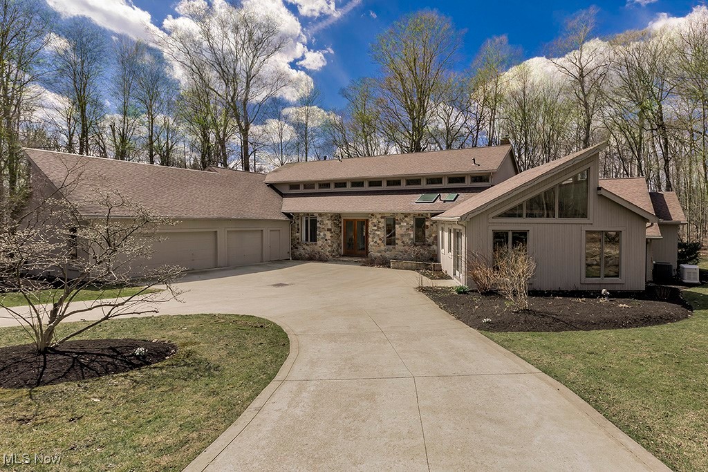 8740 Galloway Trail, Novelty, Ohio image 1