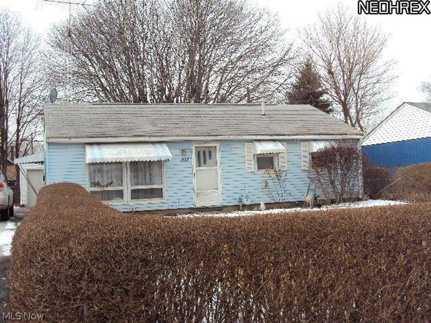 Nice little move in ready home with 3 bedooms, Full Bath, 1st Floor Laundry Area, Applianced Kitchen, Fenced In Yard, Nice Covered Patio.  Roof-Tear Off and Shingles 2000, Furnace 98, 100 amp Service.