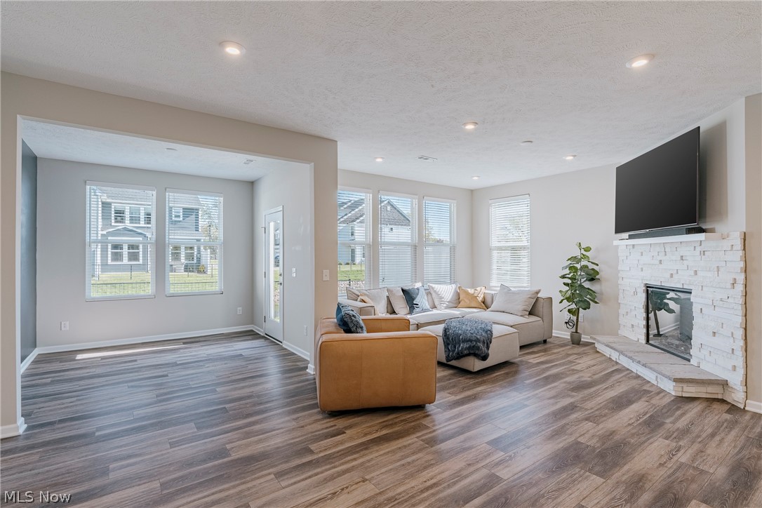 Parkway Xing Ph - Residential