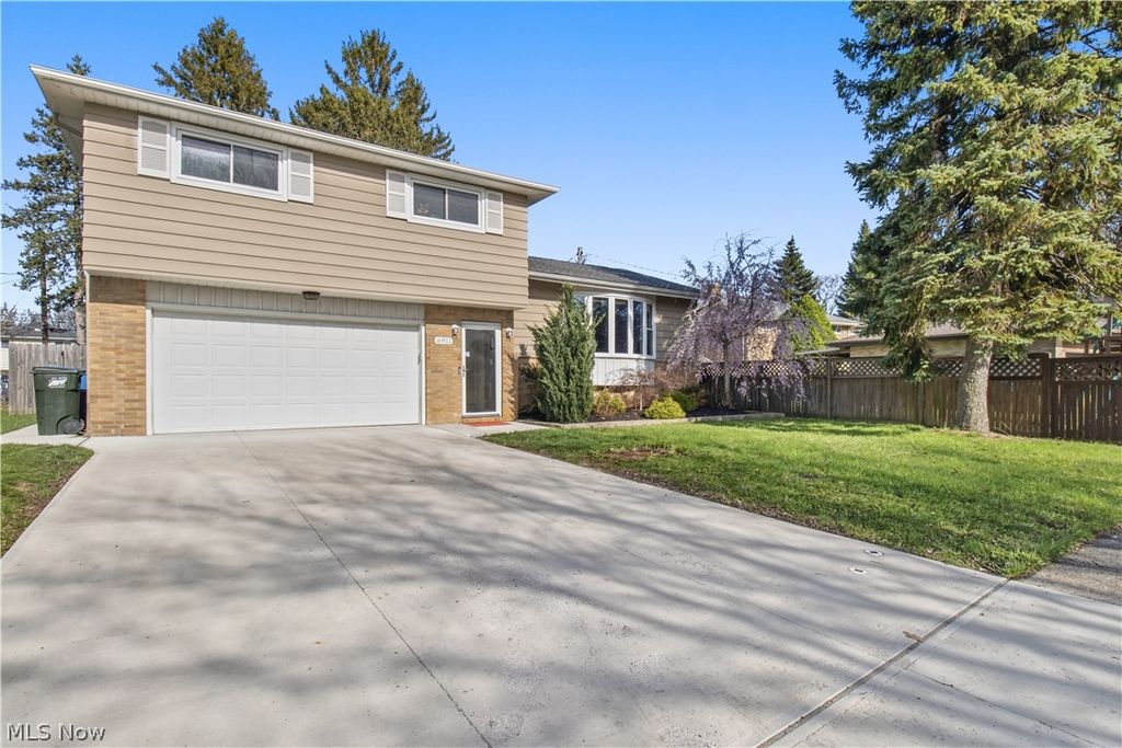 Photo of 6911 Lantern Lane, Parma Heights, OH 44130 (MLS # 5200035)